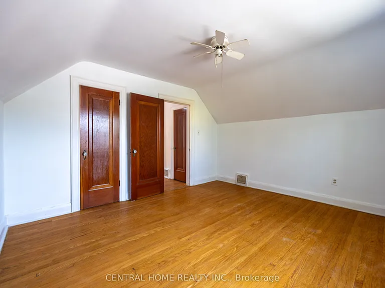 1650 King St E #MAIN — Photo 8
