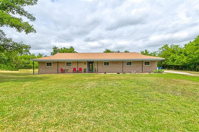 1st image of 221 Vista Dr