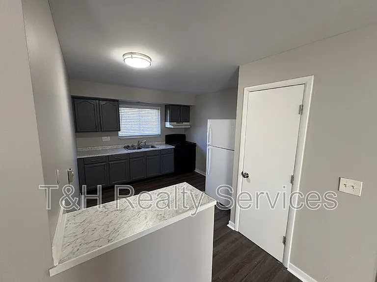 1142 Evans Ave #3 — Photo 6