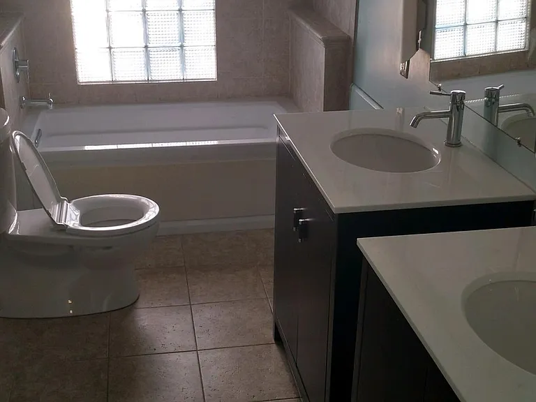 435 NW 20th St — Photo 11
