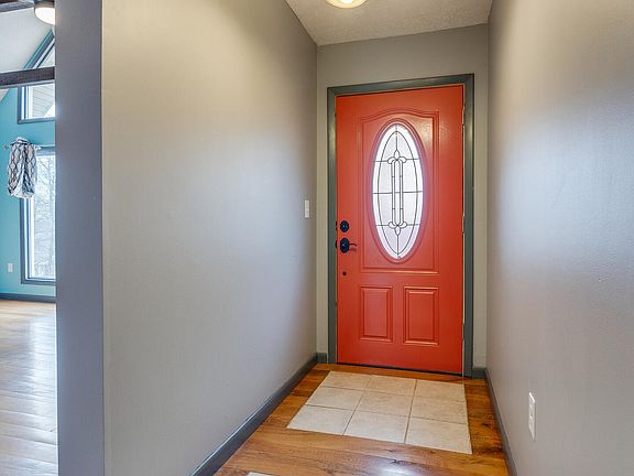 5th image of 932 Clearwood Ave