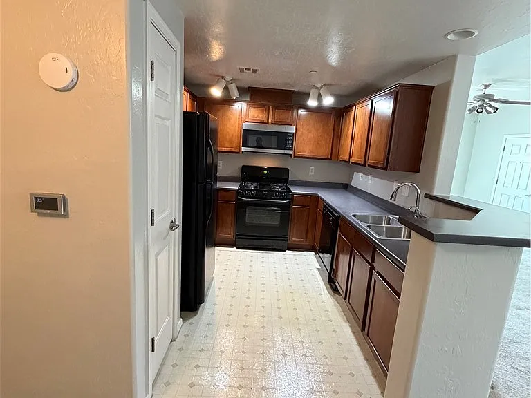 6868 Sky Pointe Dr #1079 — Photo 3
