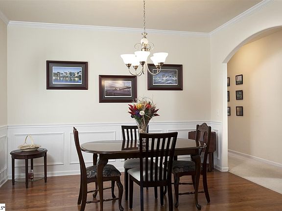 4th image of 505 Summerville Way