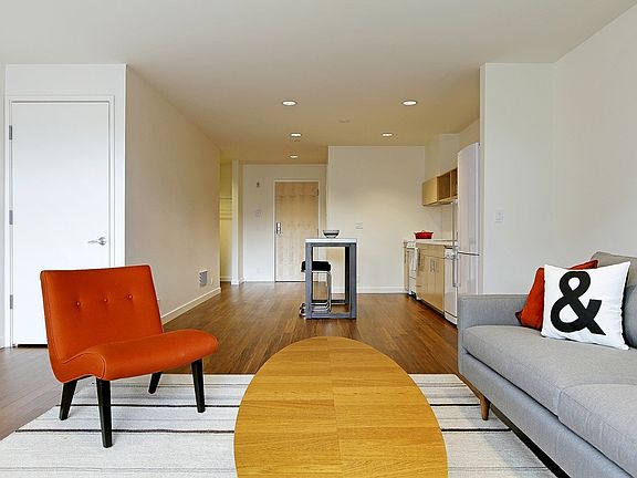 4th image of 711 Bellevue Ave E APT 202