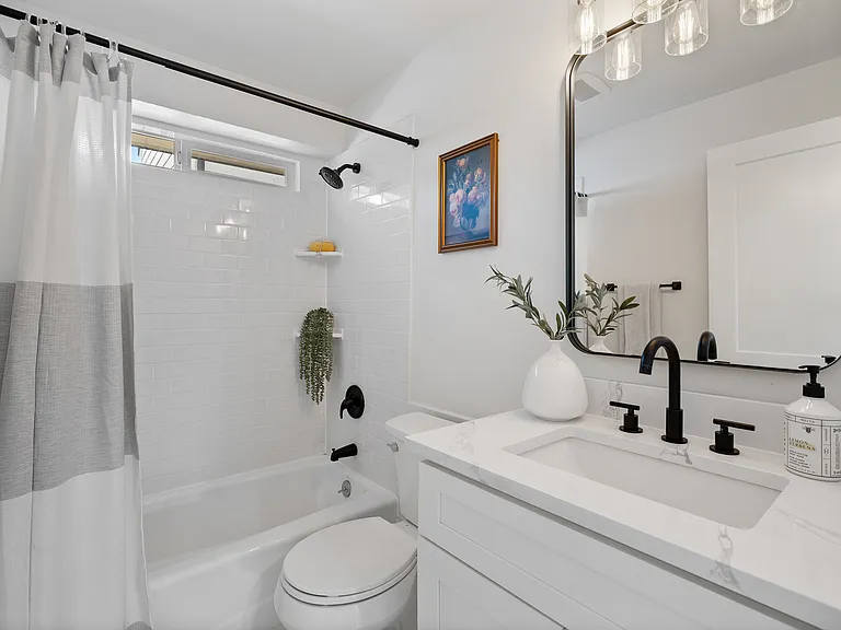 2701 NE 110th St — Photo 15