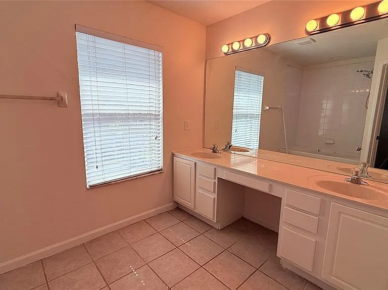 2529 Galliano Cir — Photo 24