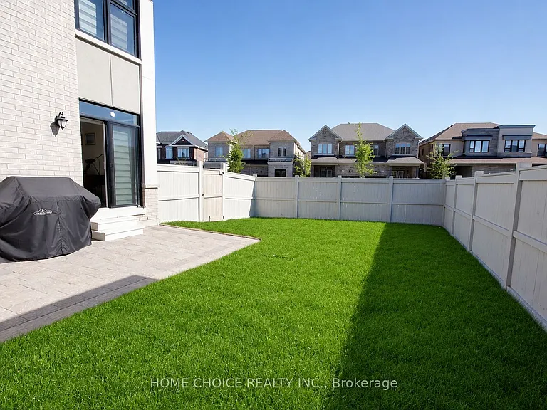 32 Ferragine Cres — Photo 30