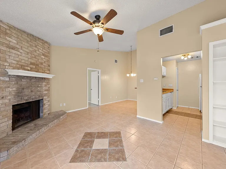 313 Greenlawn Blvd — Photo 4