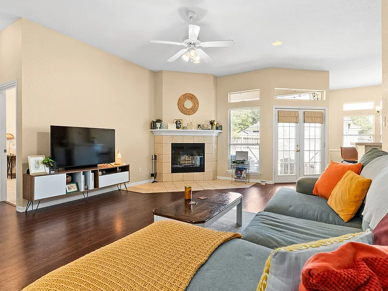 804 Woodhollow Dr — Photo 7