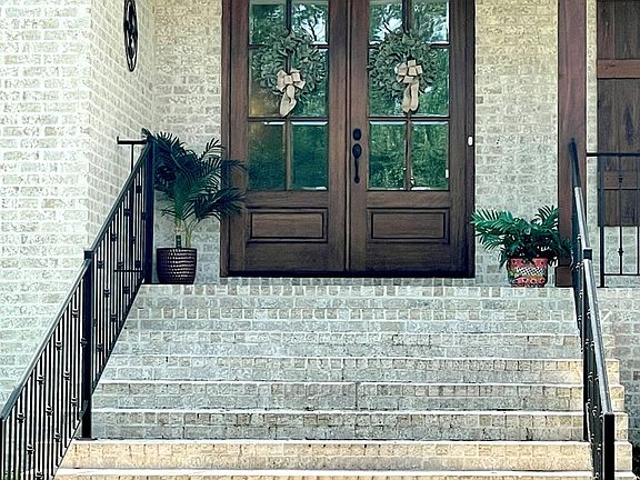 3rd image of 124 Royale Orleans Ct
