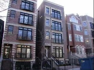 907 W Roscoe St, Chicago, IL 60657