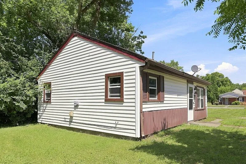 2 bed, 1.0 bath, $750 — Photo 3