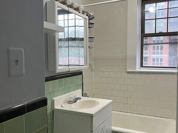 3rd image of 2003 Commonwealth Ave APT 20
