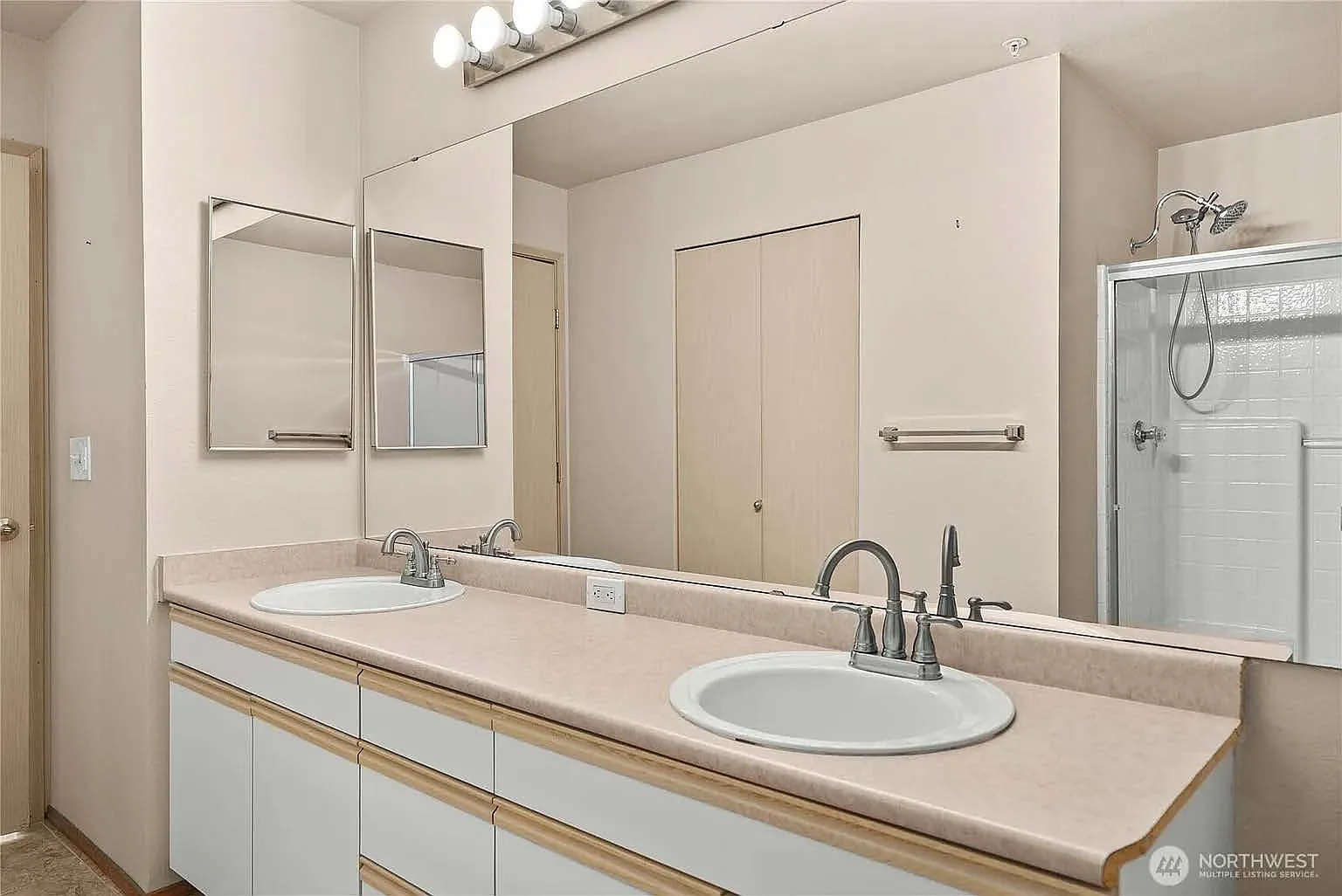 2 bed, 1032 sqft, $2,500 — Photo 2