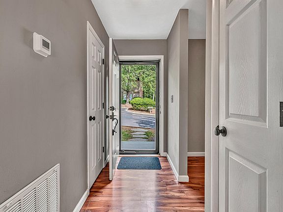 3rd image of 3445 Londonderry Ct