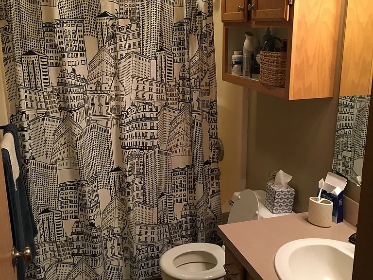 233 NW Clay Ct — Photo 7