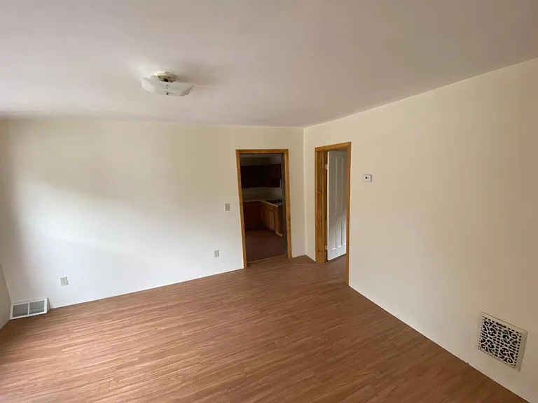 923 Churchill Ave — Photo 5