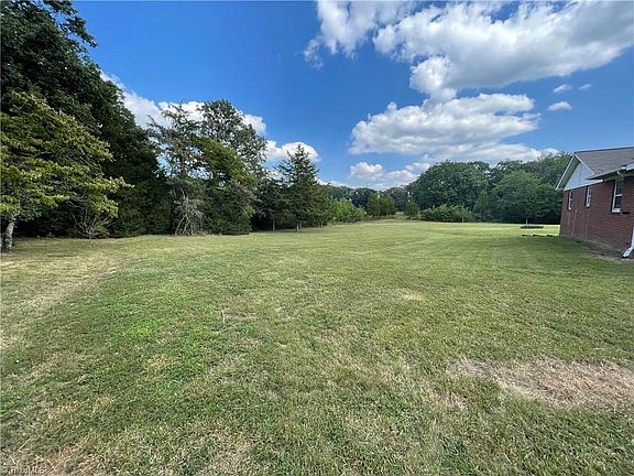 4th image of 9885 Moore Farm Dr
