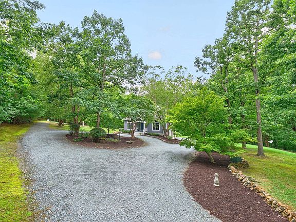 3rd image of 2483 Poplar Dr