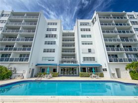 9381 E Bay Harbor Dr, Bay Harbor Islands, FL