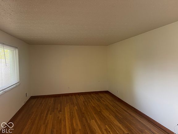5th image of 2905 Shady Oak Dr