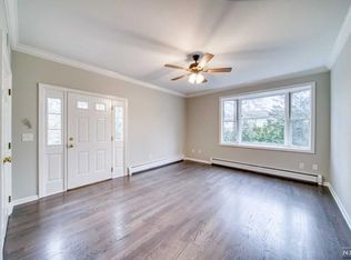 5 Eastview Ter APT E, Demarest, NJ 07627