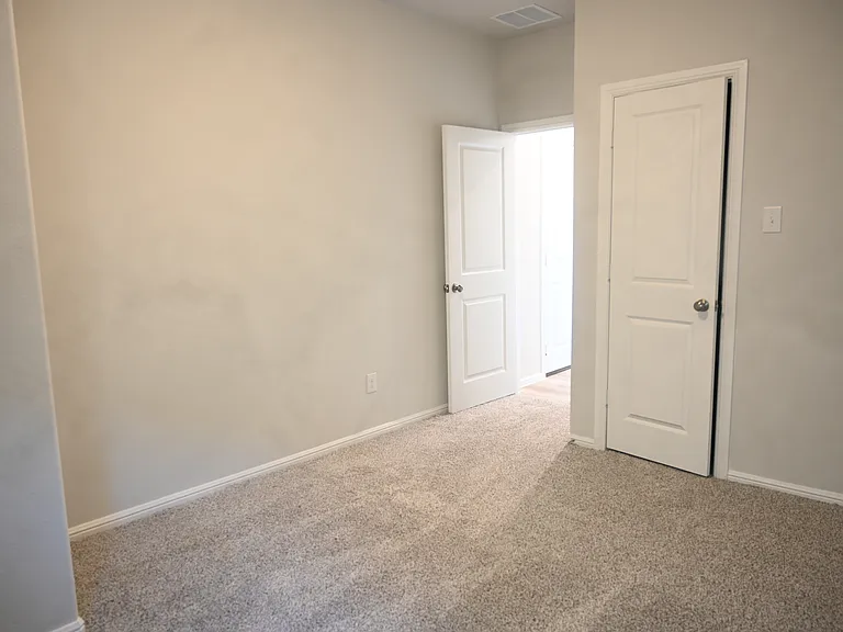 1012 Portina Dr — Photo 22