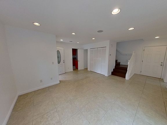 2nd image of 415 W De La Guerra St #A
