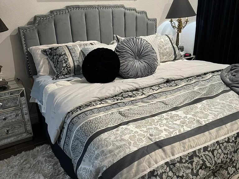 KIng Size Master with room for dresser and vanity table.