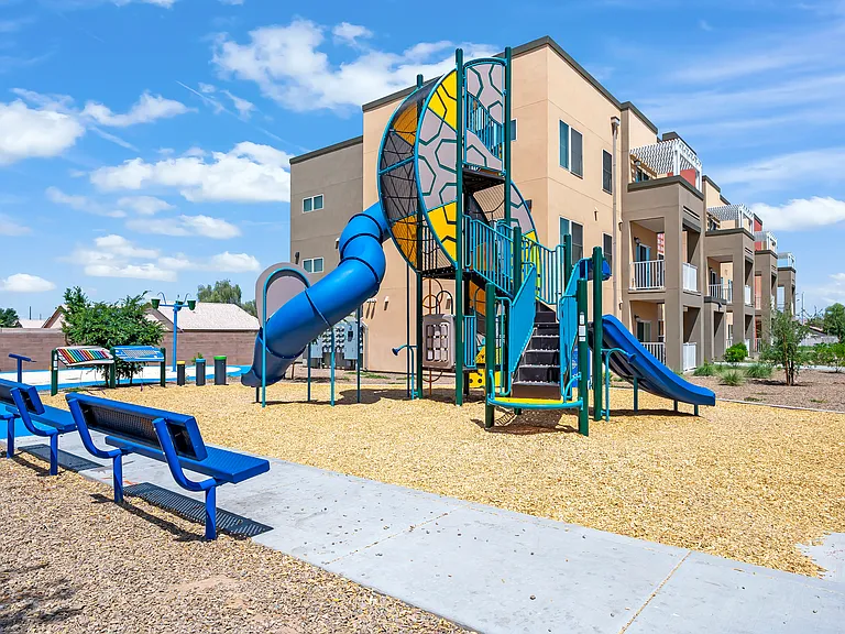 Lynne Village Apartments — Photo 30