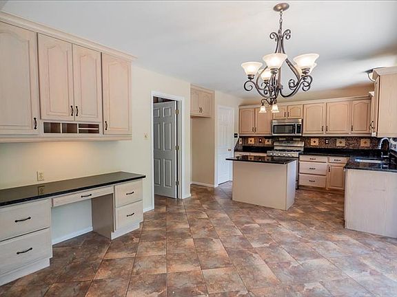 4th image of 243 Windy Acres Estates Dr