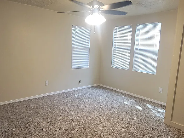 1316 N Ellison Ave — Photo 4