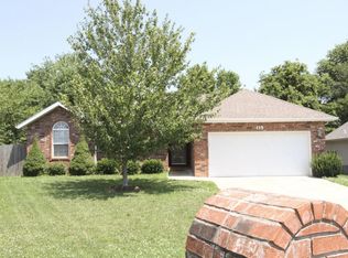 115 W Twin Oak Dr, Nixa, MO 65714