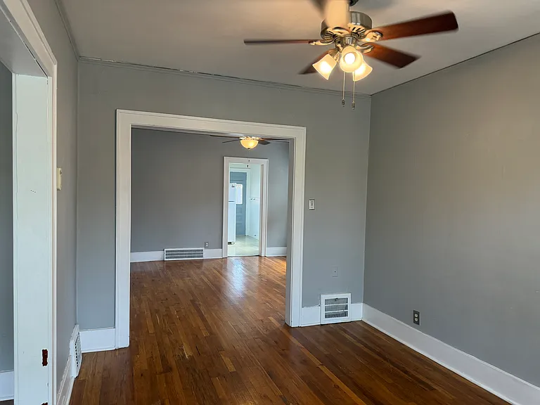 1052 Beaconsfield Ave — Photo 5
