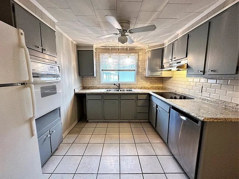 57-59 Sewall Ave #2 — Photo 3