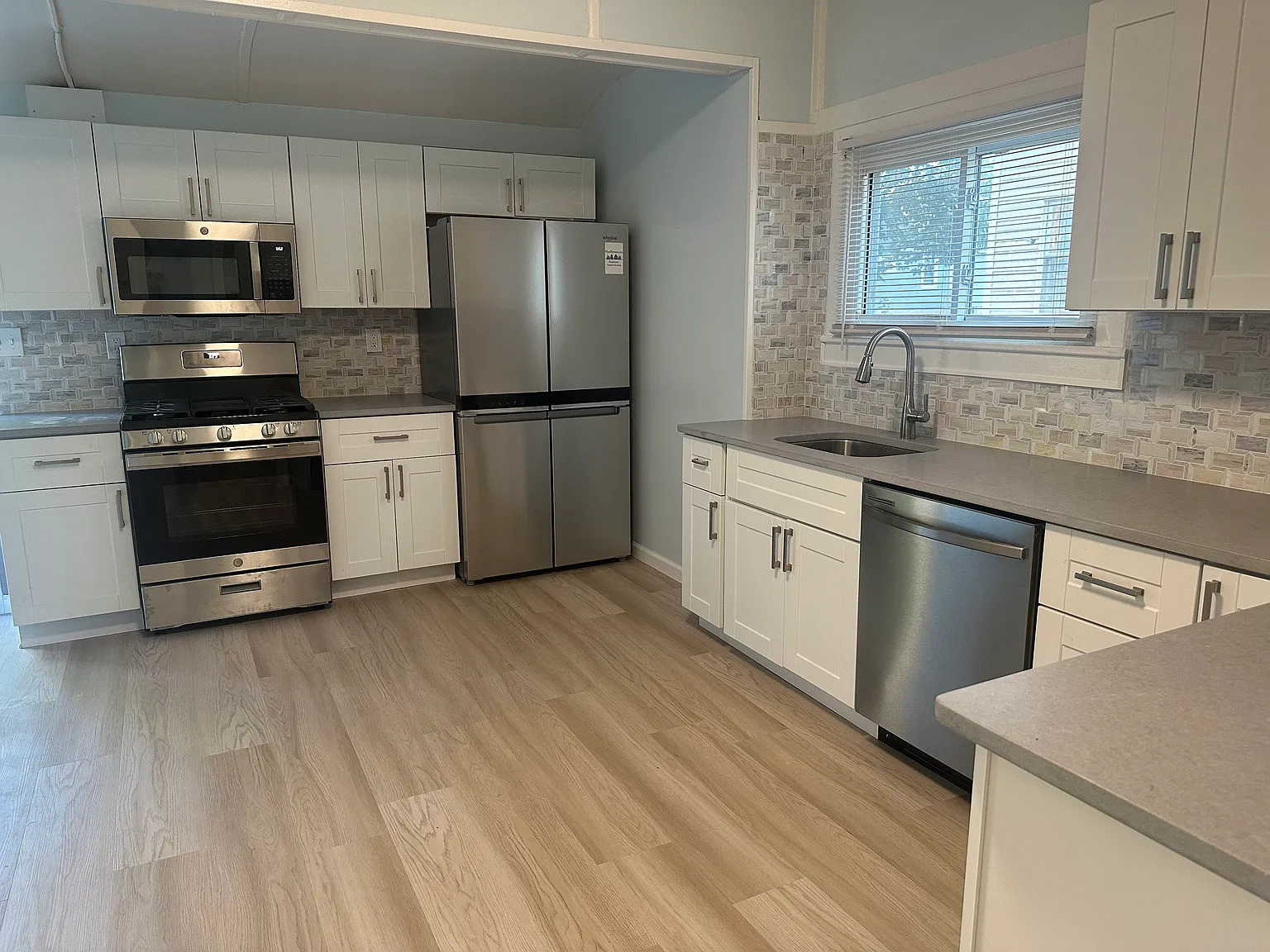 10 bed, 2944 sqft, $7,450 — Photo 4