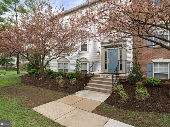 12104 Greenway Ct APT 301, Fairfax, VA 22033