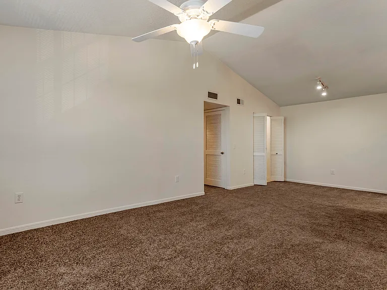 Shadow Ridge Apartments — Photo 19