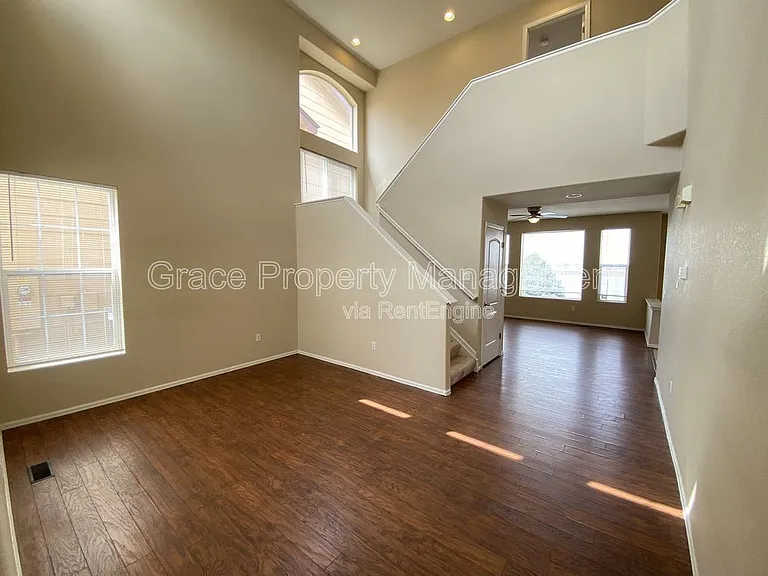 10289 E 113th Ave — Photo 2