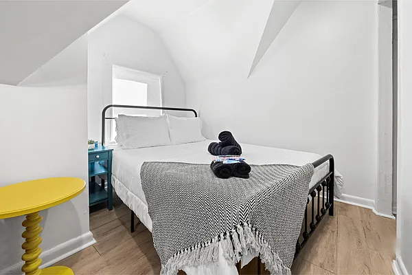 Rented by Aron Fried, LREB | media 15