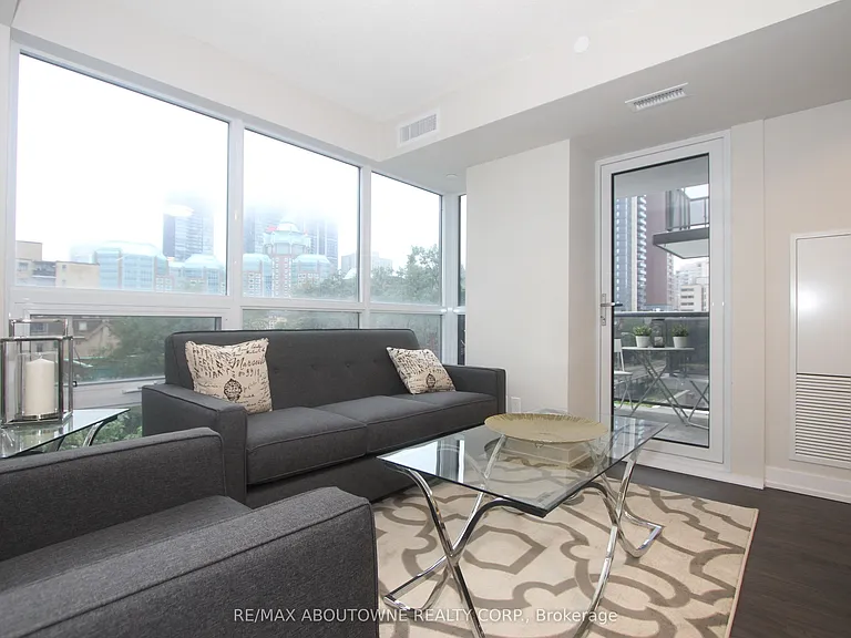 561 Sherbourne St #3207 — Photo 2