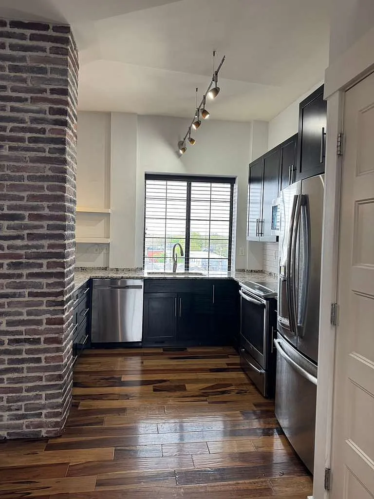 825 N Delaware St — Photo 3