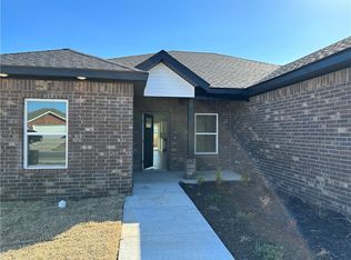 311 Grove Ln, Maumelle, AR 72113