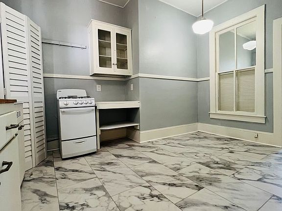 3rd image of 414 NE 5th Ave APT 2