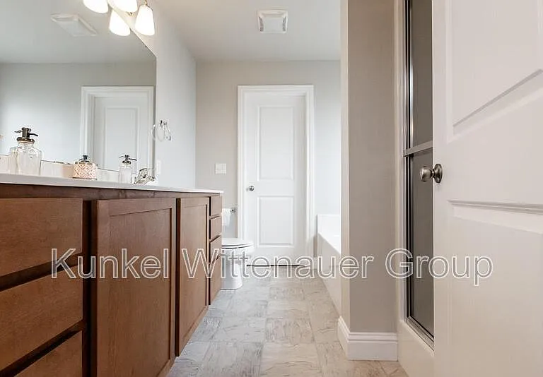 2724 Ambridge Dr — Photo 28