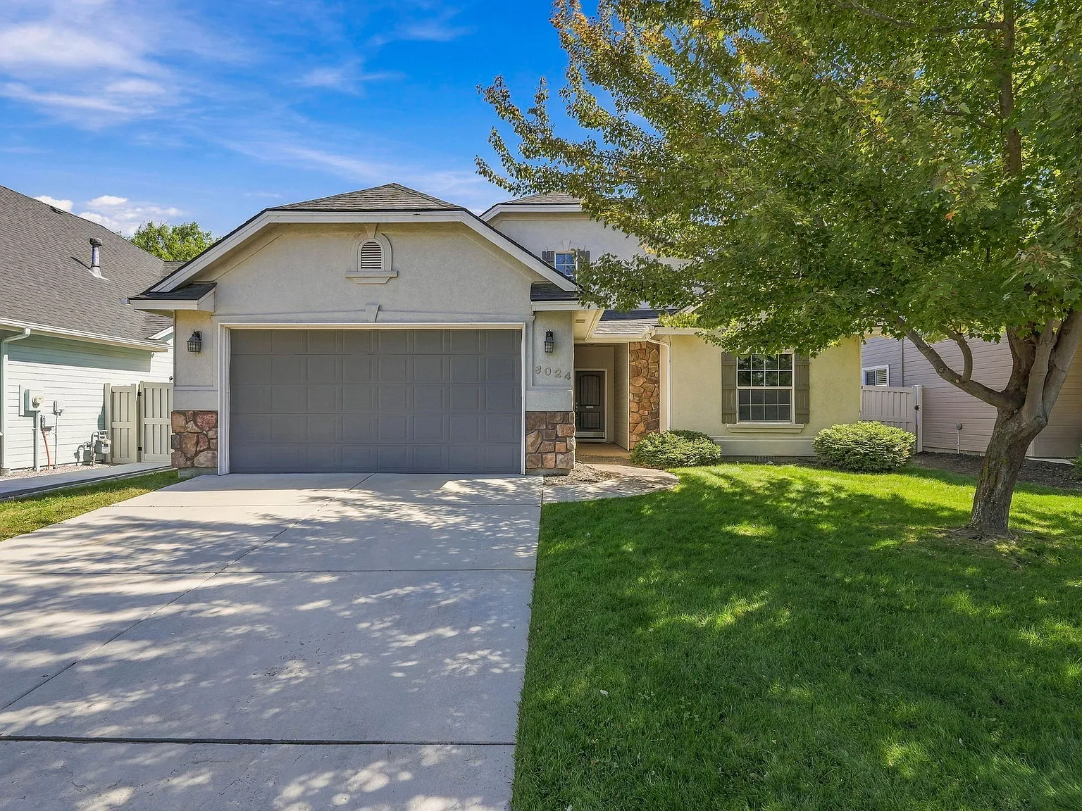 4 bed, 1615 sqft, $2,595 — Photo 2