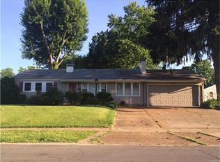 40 Maple Dr, Florissant, MO 63031