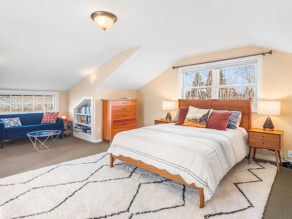 2nd image of 3044 NE 53rd Ave