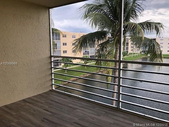 2nd image of 424 SE 10th St APT 307