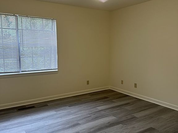 4th image of 3738 Anderson Ave